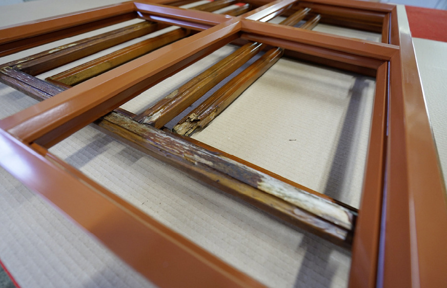 Zerstörte Holzfenster können originalgetreu in Aluminium nachgemacht werden.