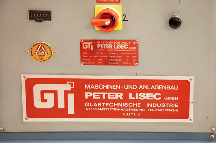 Seit 36 Jahren und voller Produktionsfähigkeit kommt die Isolierglasmaschine von Lisec zum Einsatz.