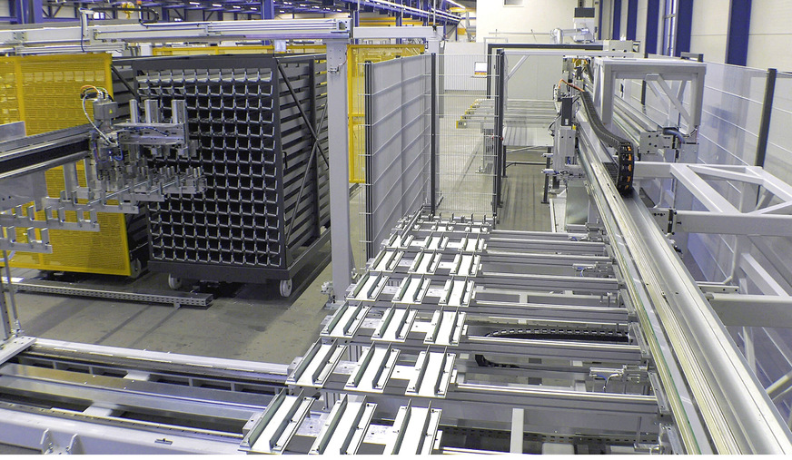 Das Stahlbearbeitungszentrum mit automatischer Abstapelung und Einsortierung der Stahlprofile in die Fachwagen.