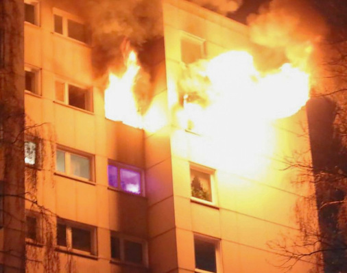 Wohnungsbrände schlagen durch die zerstörten ­ Fensterscheiben sehr oft an der Fassade über. - © Foto: Olaf Vögele