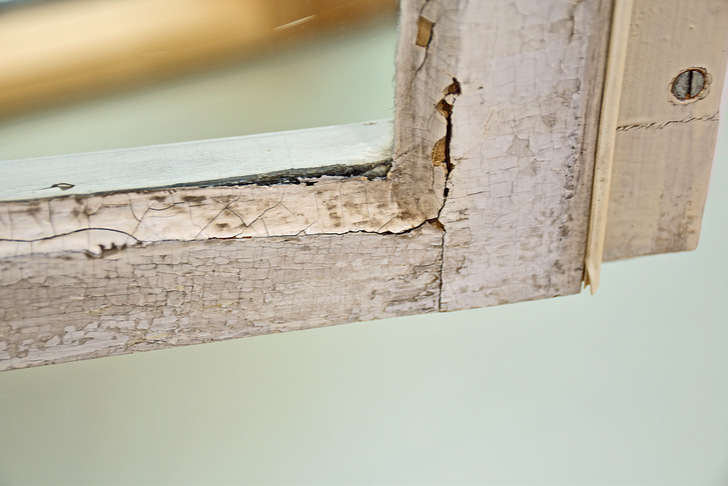 Es geht um die Reparatur von Fenstern vor 1993. In den Kittfälzen kann sich Asbest befinden. - © Daniel Mund / GLASWELT

