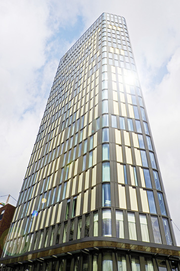 Das QO in Amsterdam mit seiner Hueck-Fassade wurde als erstes europäisches Hotel mit höchst möglichen „LEED Platin“ Zertifikat ausgezeichnet. - © Foto: Hueck
