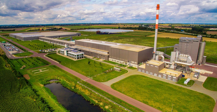 Die neue VSG-Fertigungslinie macht das AGC Werk in Osterweddingen zu einem vollintegrierten Standort. - © f|glass
