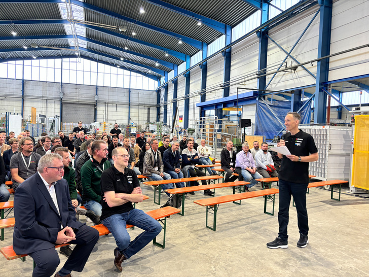 Die Fertigstellung der Anlage wurde Mitte Mai bei einer Einweihung eröffnet, hierzu waren rund 120 Gäste vor Ort, um die Produktion in Sinsheim zu besichtigen. - © Daniel Mund / GW
