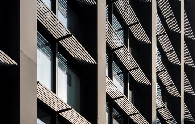 SHIQ beschäftigt sich mit einer sicheren, heterogenen Systemarchitektur für die Gebäudetechnik, in die auch die Fassade integriert wird. - © Nigel Young / Foster + Partners
