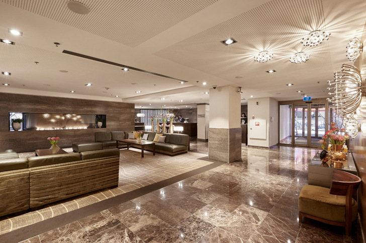 Ein Blick in die Lobby des Amsterdamer Marriott. - © Geze GmbH