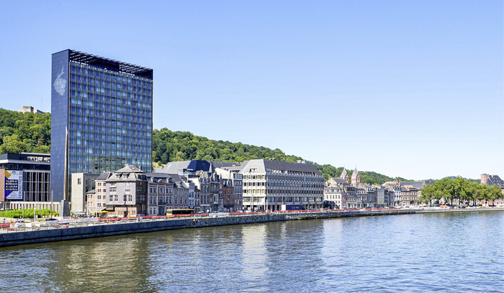 Das Hochhaus „Cité Administrative“ in Lüttich gilt als Wahrzeichen der Stadt und wurde umfangreich saniert und zu einem nahezu CO2-neutralen Gebäude umgewandelt. - © Foto: groven+portal