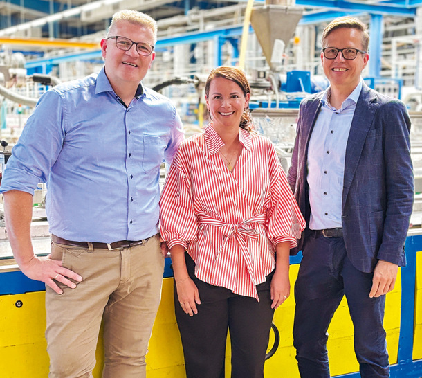 v.l.: Vertriebsleiter Marcus Müller, Luisa Gargiulo und GW-Chef﻿redakteur Daniel Mund. - © Foto: Daniel Mund / GW