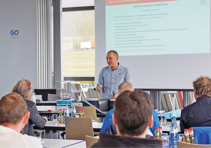 ISO-Chemie Referent Andreas Stein (Projektingenieur bei ISO-Chemie) bei der Grundlagenschulung der RAL-Ausbildung - © Foto: ISO-Chemie GmbH