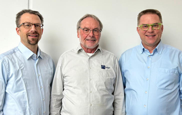 Von links: Christian Holpp, Vater Fritz Holpp und Markus Holpp, die Geschäftsführer des Unternehmens - © Foto: Matthias Rehberger / GW