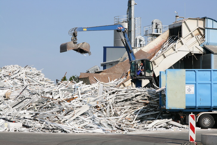 In Thüringen recycelt die VEKA Umwelttechnik jährlich 50.000 Tonnen PVC-Altfenster und Produktionsabfälle. - © Daniel Mund
