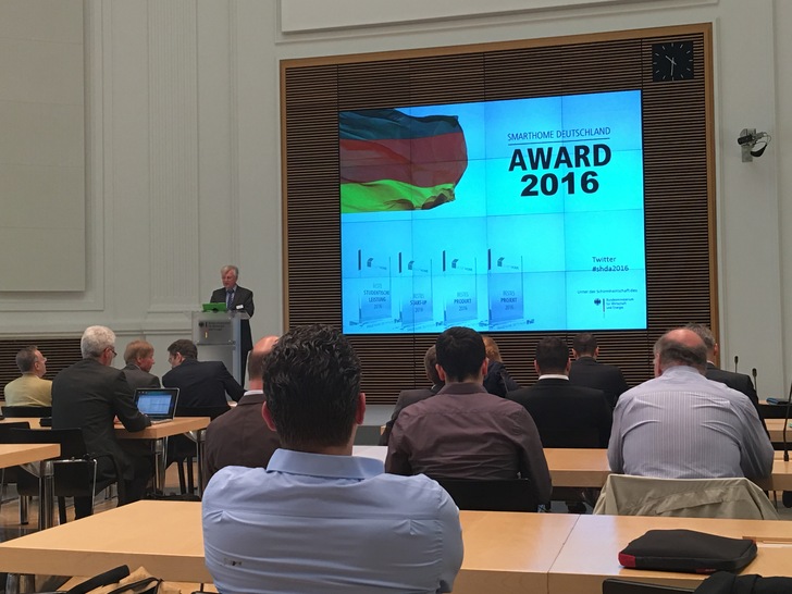 Günther Ohland, Vorsitzender der Smart Home Initiative Deutschland begrüsste im Haus des Bundesministeriums für Wirtschaft und Energie die Teilnehmer und Gäste des Smart Home Awards 2016. - © Olaf Vögele
